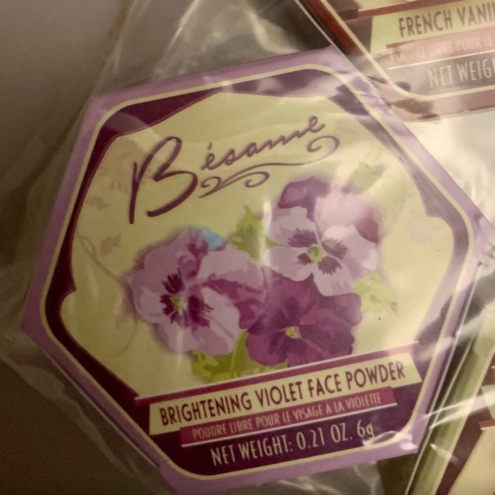 Besame powder